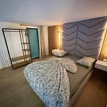 Goldapartment